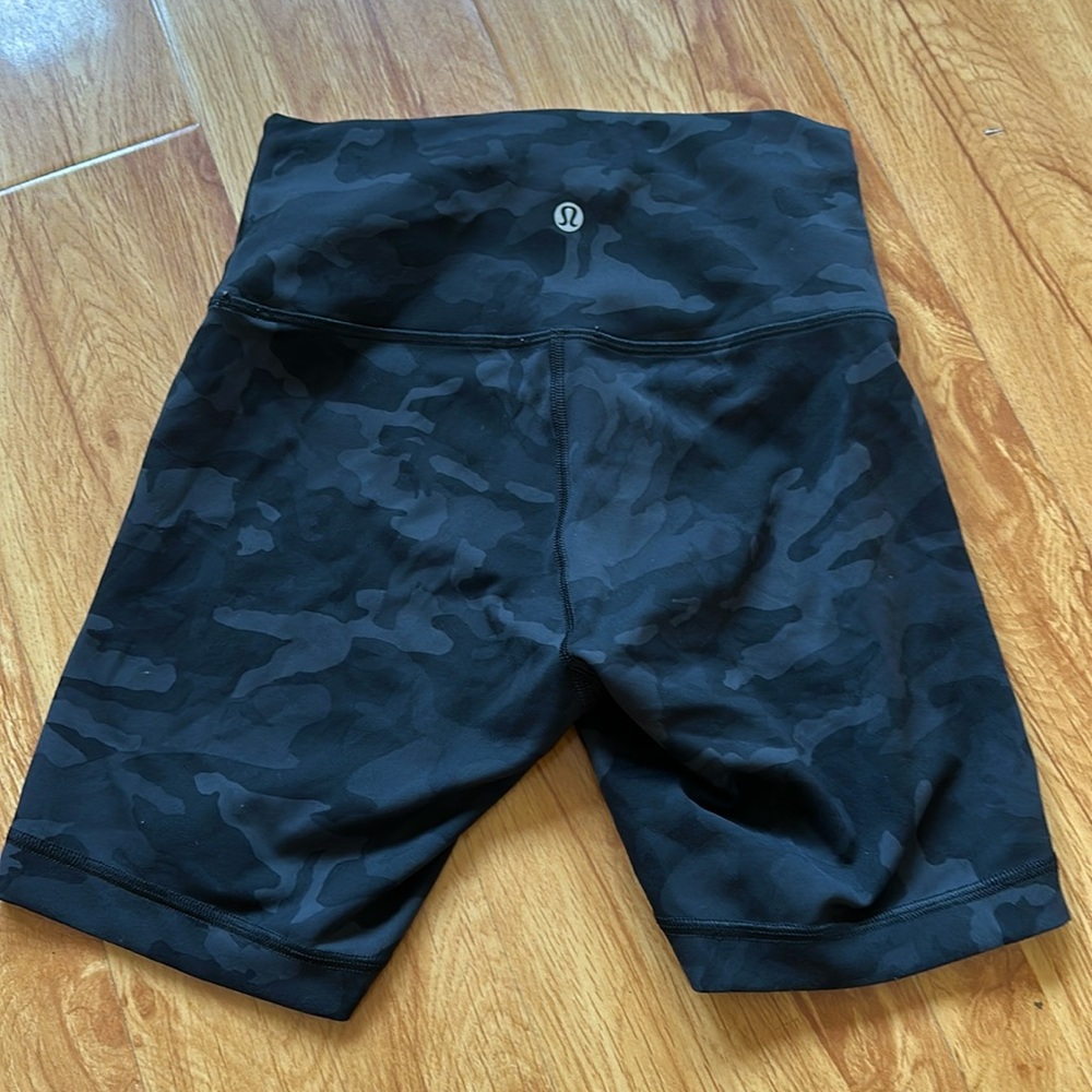Lululemon Wunder Train 6” black gray camo size 4
